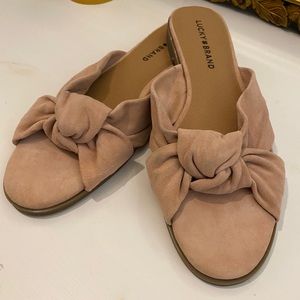 Lucky Brand Blush Suede slides